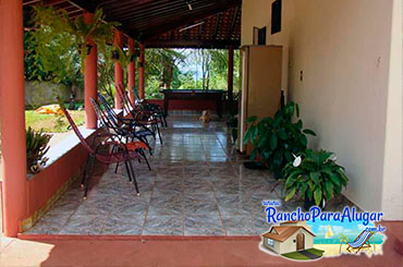 Rancho do Varanda para Alugar em Miguelopolis - Varanda com Mesa de Bilhar e Mesa de Pebolim