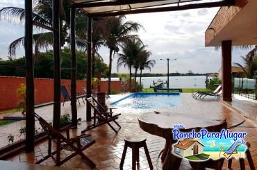 Rancho Alameda das Orquídeas II para Alugar em Miguelopolis - Vista da Área de Churrasco para a Piscina