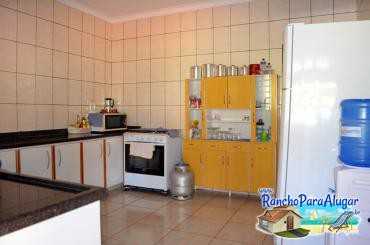 Rancho Bandeirante para Alugar em Miguelopolis - Cozinha