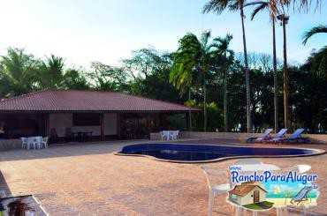 Rancho Bandeirante para Alugar em Miguelopolis - Piscina