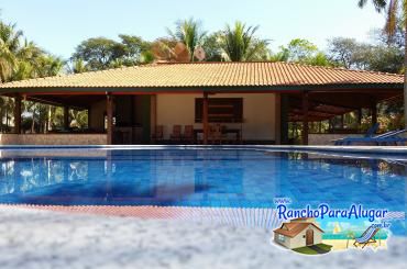 Rancho Bandeirante para Alugar em Miguelopolis - Outra Visão da Piscina de 70 Mil Litros (Azulejada)