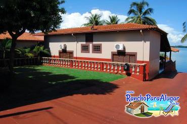 Rancho Meirival 3 para Alugar em Miguelopolis - Estacionamento Interno