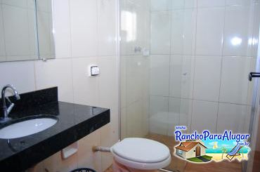 Rancho Meirival 3 para Alugar em Miguelopolis - Banheiro da Suite 4