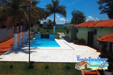 Rancho Paraíso das Águas para Alugar em Miguelopolis - Vista do Rio para a Piscina