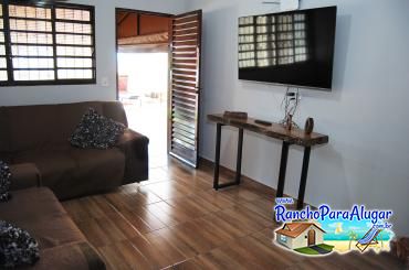 Rancho do Pedro para Alugar em Miguelopolis - Sala com tv