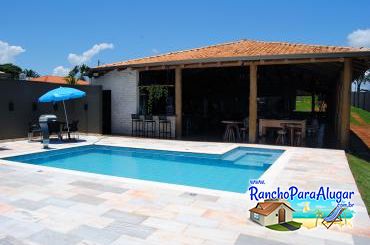 Rancho Recanto Maranata para Alugar em Miguelopolis - Vista da Piscina para a Varadna