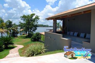 Rancho Recanto Maranata para Alugar em Miguelopolis - Vista da Piscina para o Rio