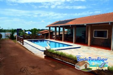 Rancho Tropical para Alugar em Miguelopolis - Piscina ao Lado da Área para Churrasco