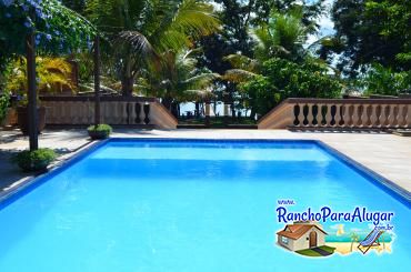 Rancho Tôa Tôa para Alugar em Miguelopolis - Vista da Piscina para o Quiosque