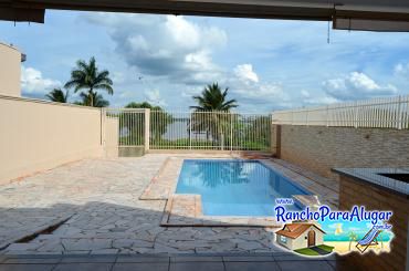 Rancho Estância do Angá para Alugar em Miguelopolis - Vista da Área de Churrasco para a Piscina