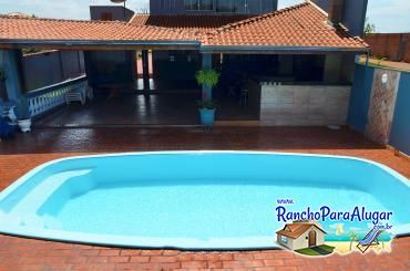 Rancho Laura Mariana para Alugar em Miguelopolis - Vista da Piscina para a Varanda