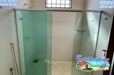 Rancho Recanto Falcão para Alugar em Miguelopolis - Banheiro Suites 2 e 3