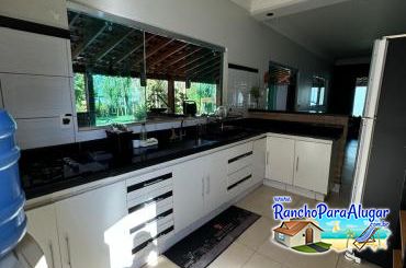 Rancho Recanto Falcão para Alugar em Miguelopolis - Cozinha Interna