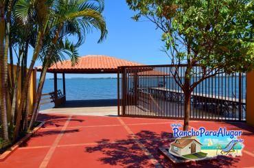 Rancho Araújo para Alugar em Miguelopolis - Vista da Piscina para o Rio