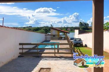 Rancho Eletromar para Alugar em Miguelopolis - Vista da Casa para a Piscina