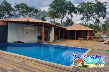 Rancho Chalé para Alugar em Rifaina - Vista da Piscina para a Varanda