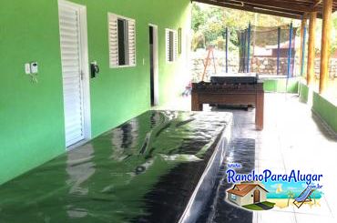 Rancho Mar de Peixoto para Alugar em Ibiraci - Varanda com Mesa de Bilhar