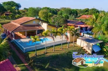 Rancho Luanas para Alugar e à Venda em Delfinopolis - Piscina ao Lado do Quiosque