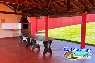 Rancho Recanto do Rio Grande para Alugar em Miguelopolis - Varanda Area de Churrasco