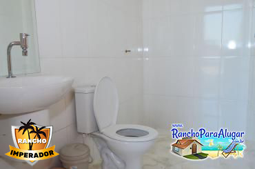 Rancho Imperador para Alugar e à Venda em Miguelopolis - Banheiros da Varanda