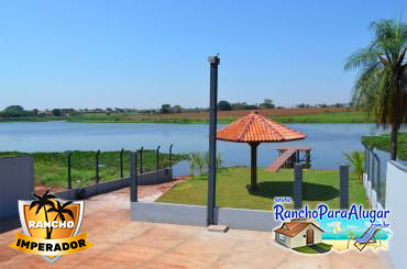 Rancho Imperador para Alugar e à Venda em Miguelopolis - Vista da Piscina para o Quiosque