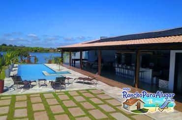 Rancho Recanto das Palmeiras para Alugar em Miguelopolis - Piscina ao Lado da Varanda