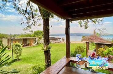 Rancho Prainha para Alugar em Rifaina - Vista da Piscina para o Rio