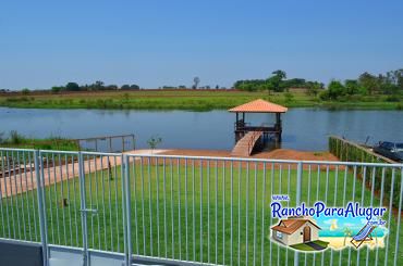 Rancho Girassol para Alugar em Miguelopolis - Vista da Piscina para o Píer