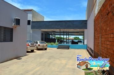 Rancho Bom de Peixe para Alugar em Miguelopolis - Estacionamento Interno