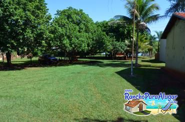 Rancho dos Macacos 2 para Alugar em Miguelopolis - Estacionamento Interno