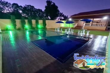 Rancho Maia para Alugar em Miguelopolis - Vista da Piscina para a Casa
