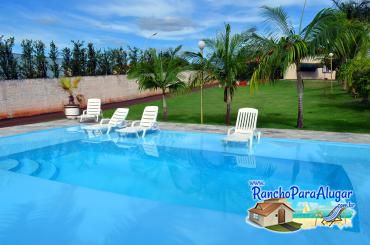 Rancho do Wagnão 1 para Alugar em Miguelopolis - Vista da Piscina para a Casa