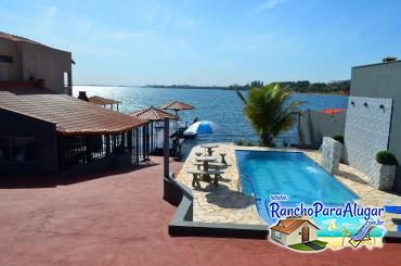 Rancho do Vô para Alugar em Miguelopolis - Vista da Sala para a Piscina