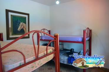 Rancho Recreio 2 para Alugar em Miguelopolis - Quarto ao Lado da Piscina