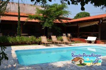 Rancho Aroeira para Alugar em Miguelopolis - Piscina com Hidromassagem