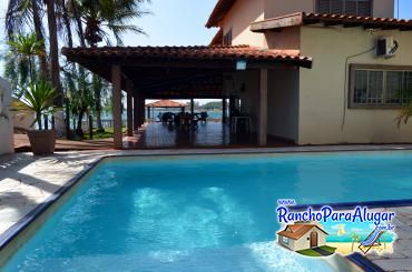 Rancho Castelinho para Alugar em Miguelopolis - Vista da Piscina para a Varanda