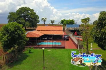 Rancho Freitas para Alugar em Miguelopolis - Piscina ao Lado da Varanda