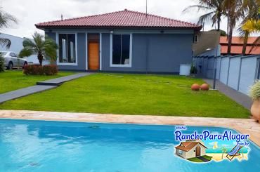 Rancho do Vale - Nº 40 para Alugar e à Venda em Miguelopolis - Vista da Piscina para a Casa