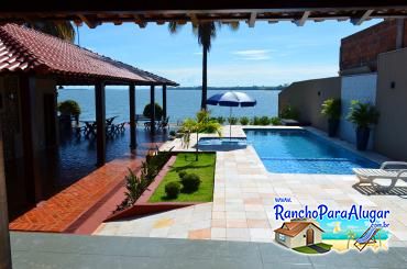 Rancho Miguel para Alugar em Miguelopolis - Vista da Casa para a Piscina