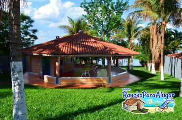 Rancho Barbosa Miguelópolis para Alugar em Miguelopolis - Vista da Piscina para o Quiosque