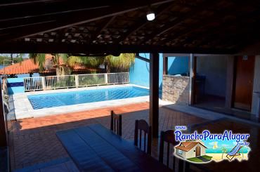 Rancho Mendes para Alugar em Miguelopolis - Varanda ao Lado da Piscina