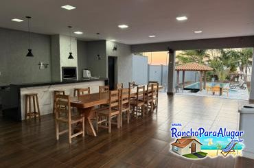 Rancho Top 10 para Alugar em Miguelopolis - Varanda com Área Gourmet