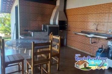 Rancho Vô Mário para Alugar em Miguelopolis - Cozinha e Área de Churrasco