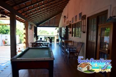 Rancho Recanto Dorotheo para Alugar em Miguelopolis - Varanda com Mesa de Bilhar