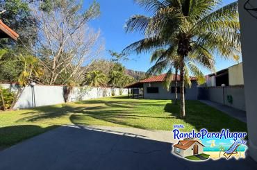 Rancho Só Encanto para Alugar em Ibiraci - Estacionamento Interno