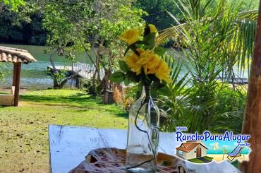 Rancho Valfenda para Alugar em Rifaina - Vista da Varanda para o Quiosque